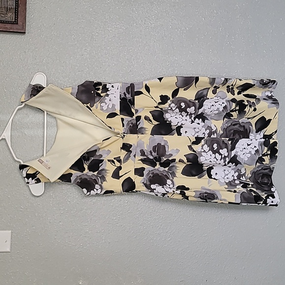 Floral Sleeveless Dress - Yellow and Black - Picture 3 of 7